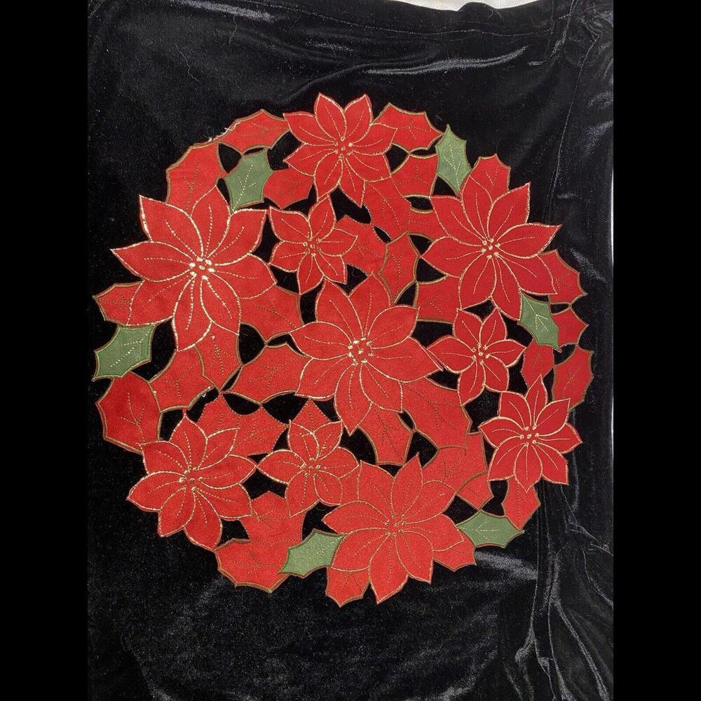 Red Poinsettia Placemat Doily Christmas Holiday Decoration Evergreen Embroidered